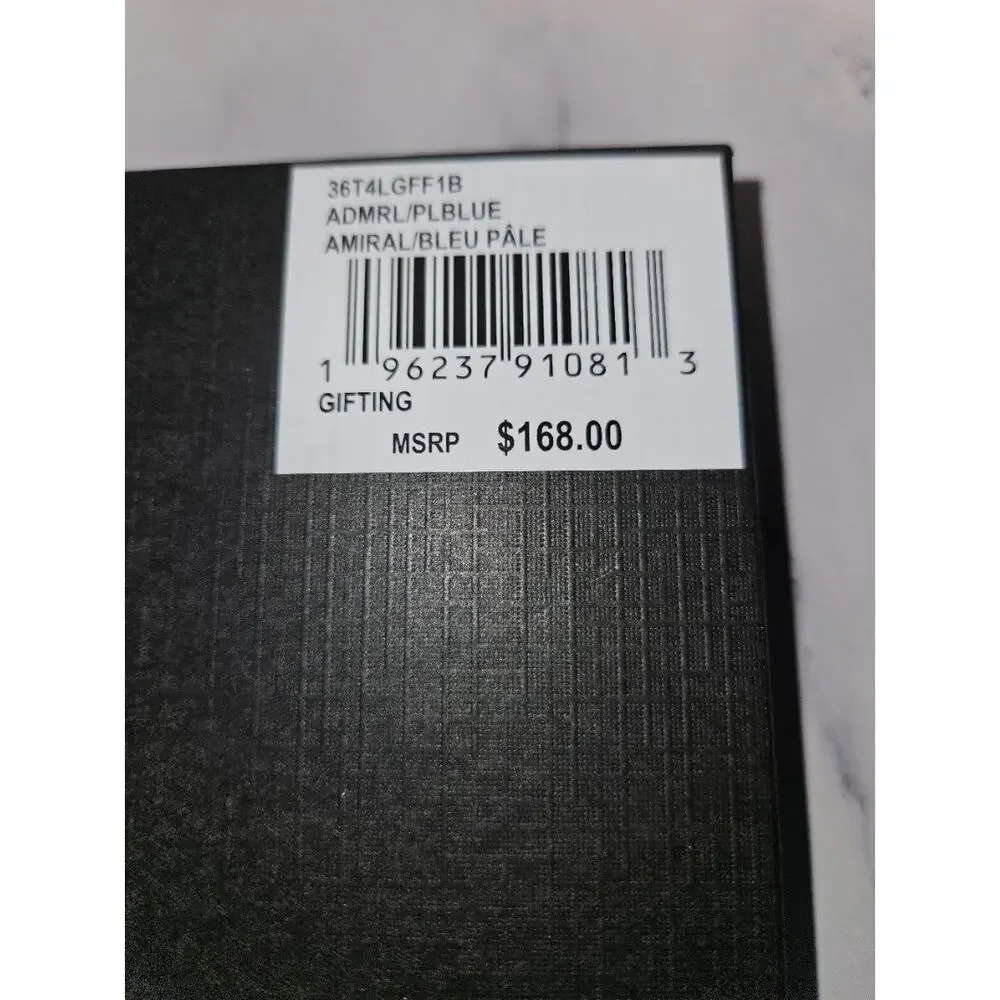 Michael Kors Logo Wallet and Key Chain Gift Set